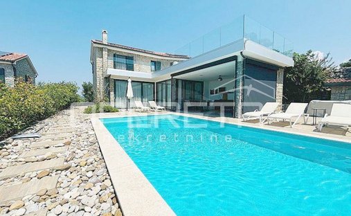 Villa in Jakisnica, Croatia 1
