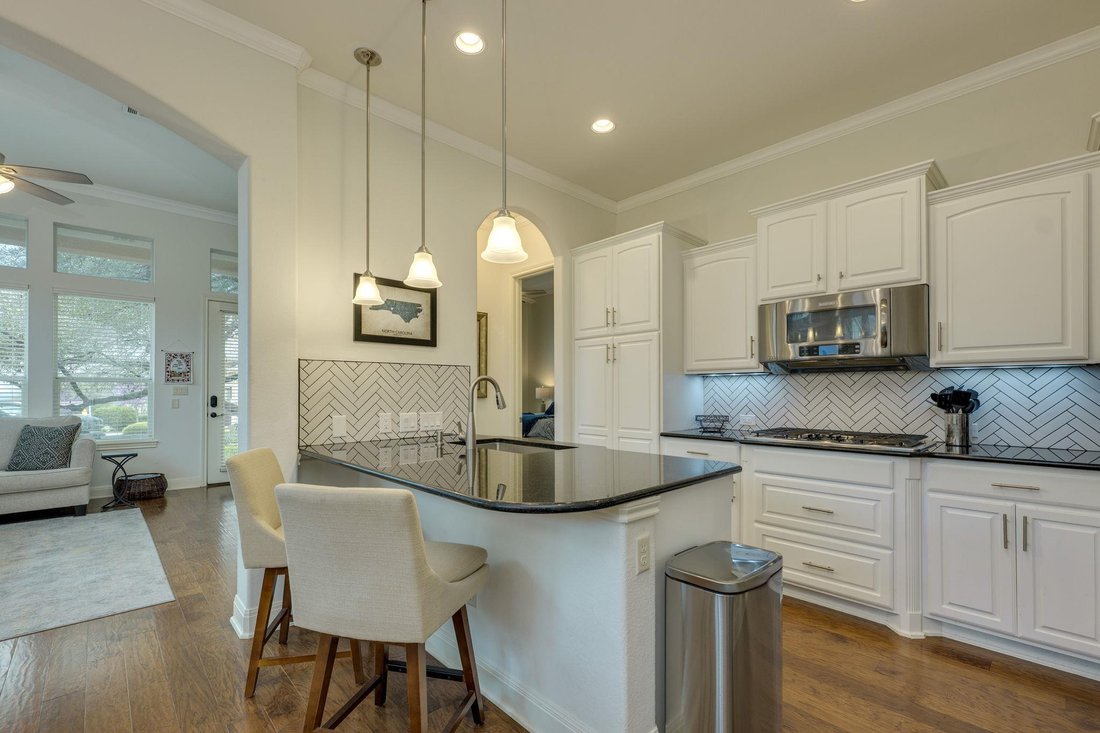 Condo in The Hills, Texas, United States 1 - 17410424