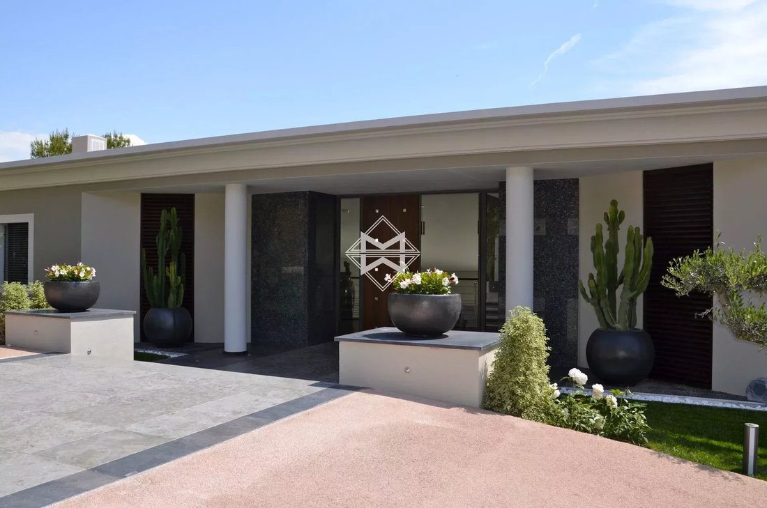 Villa in Saint-Jean-Cap-Ferrat, Provence-Alpes-Côte d'Azur, France 3 - 17408854