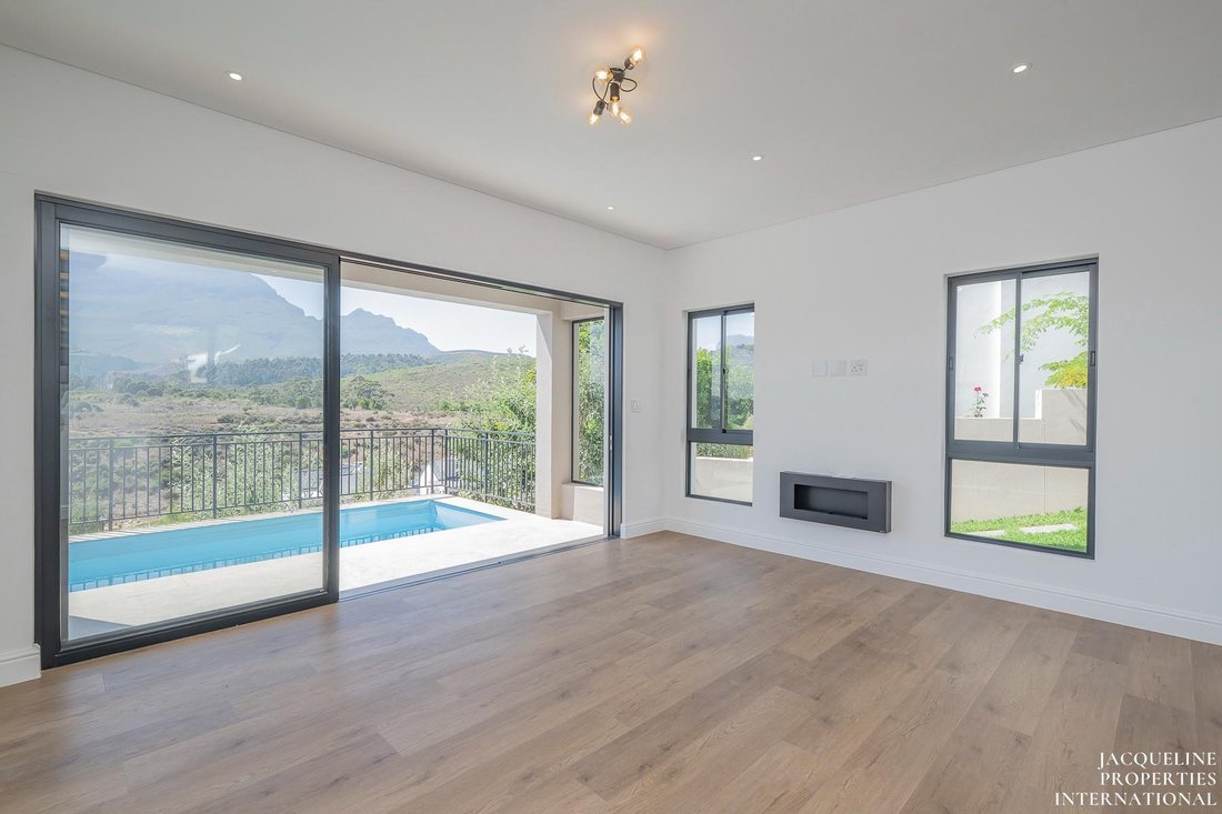 House in Arbeidslus, Western Cape, South Africa 3 - 17420819