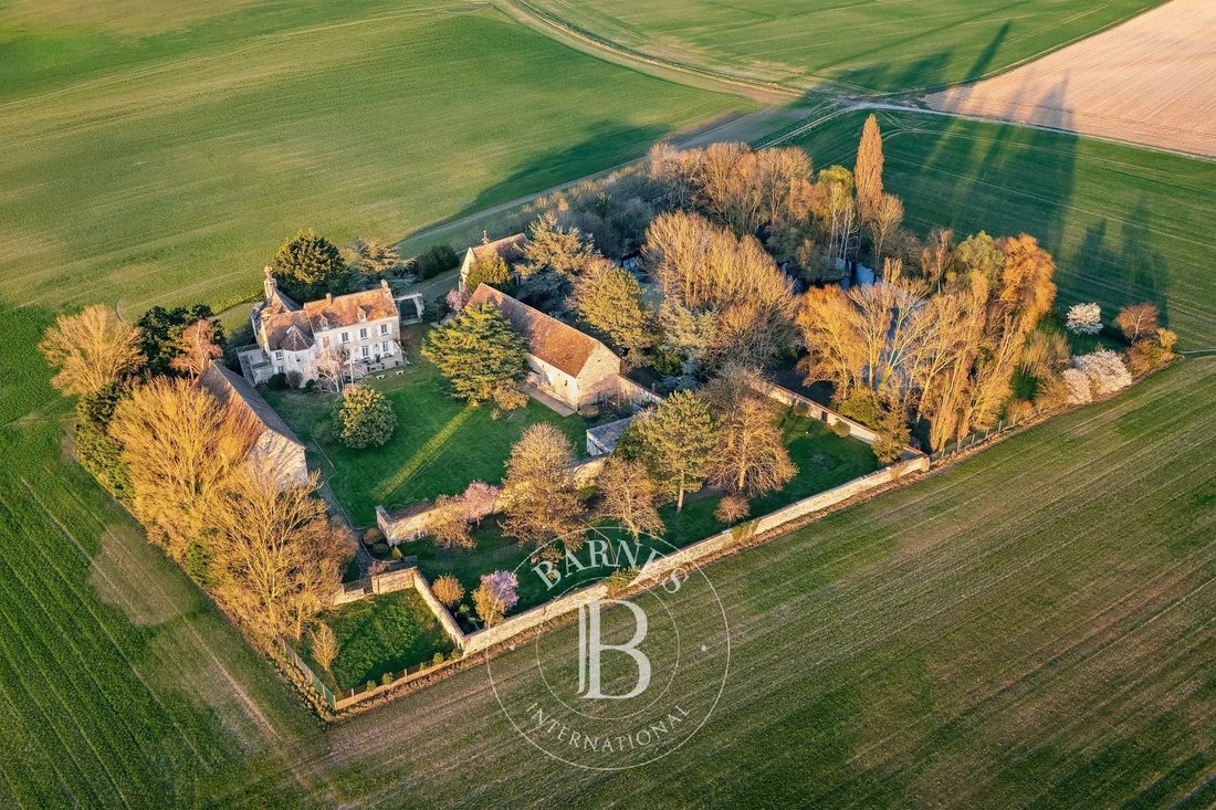 Estate in Chaumont-en-Vexin, Hauts-de-France, France 1 - 17408028