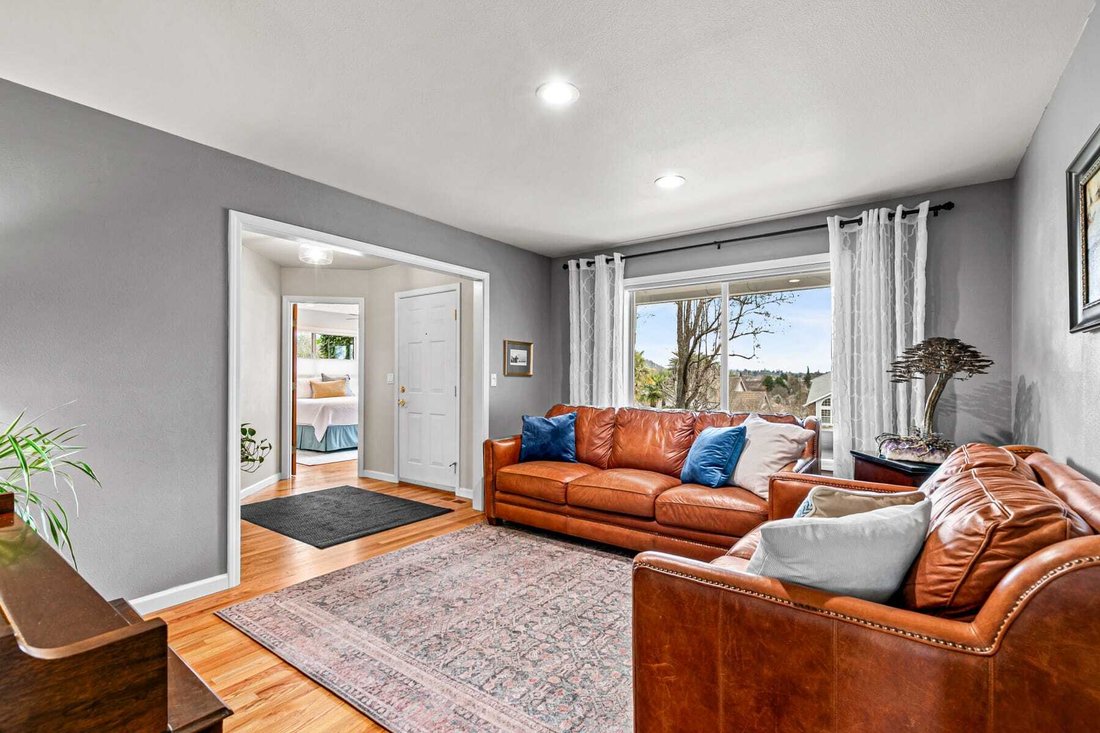 House in Medford, Oregon, United States 5 - 17408752