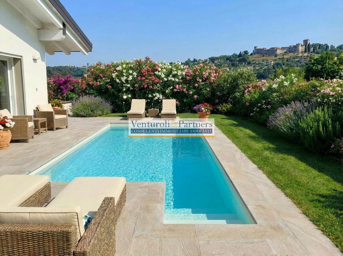 Villa in Padenghe sul Garda, Lombardy, Italy 1 - 17412343