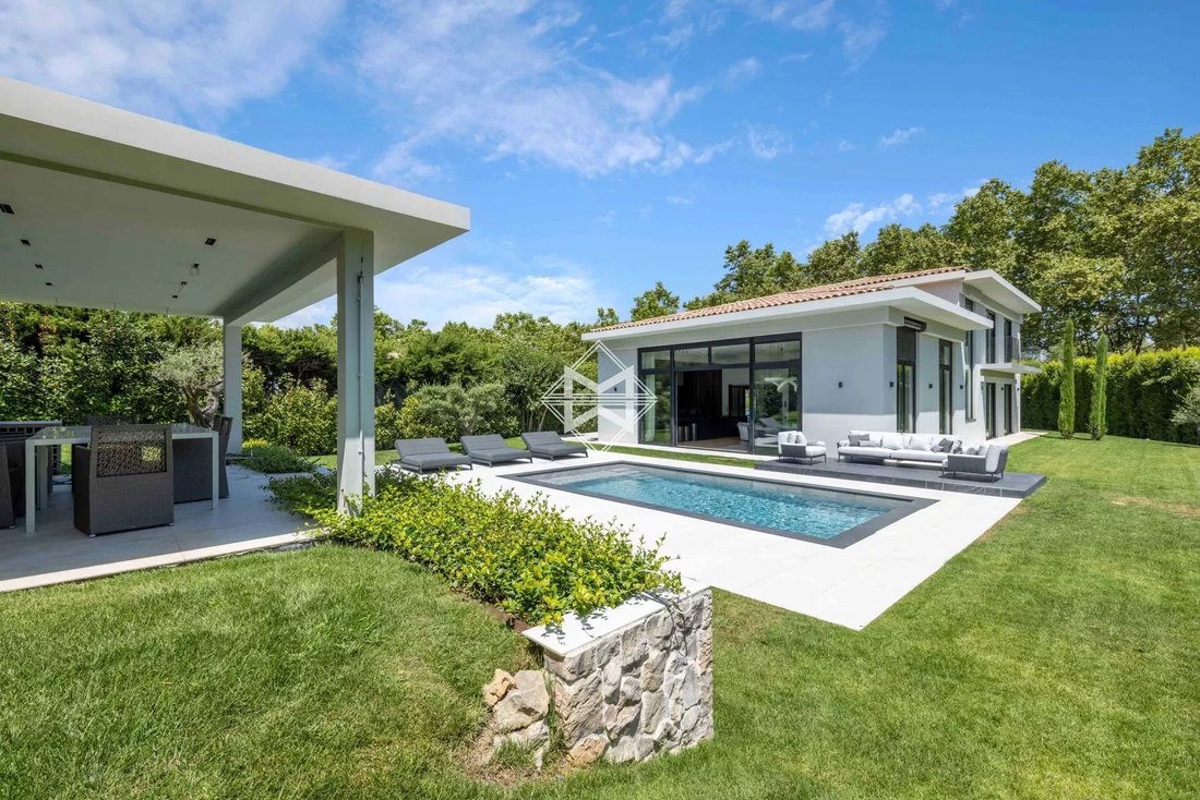 Villa in Mougins, Provence-Alpes-Côte d'Azur, France 1 - 17408825