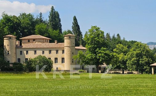 Schloss in Dieulefit, Auvergne-Rhone-Alpen, Frankreich 1