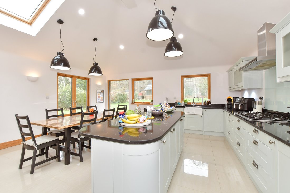 Bungalow in Chestfield, England 5 - 17413953