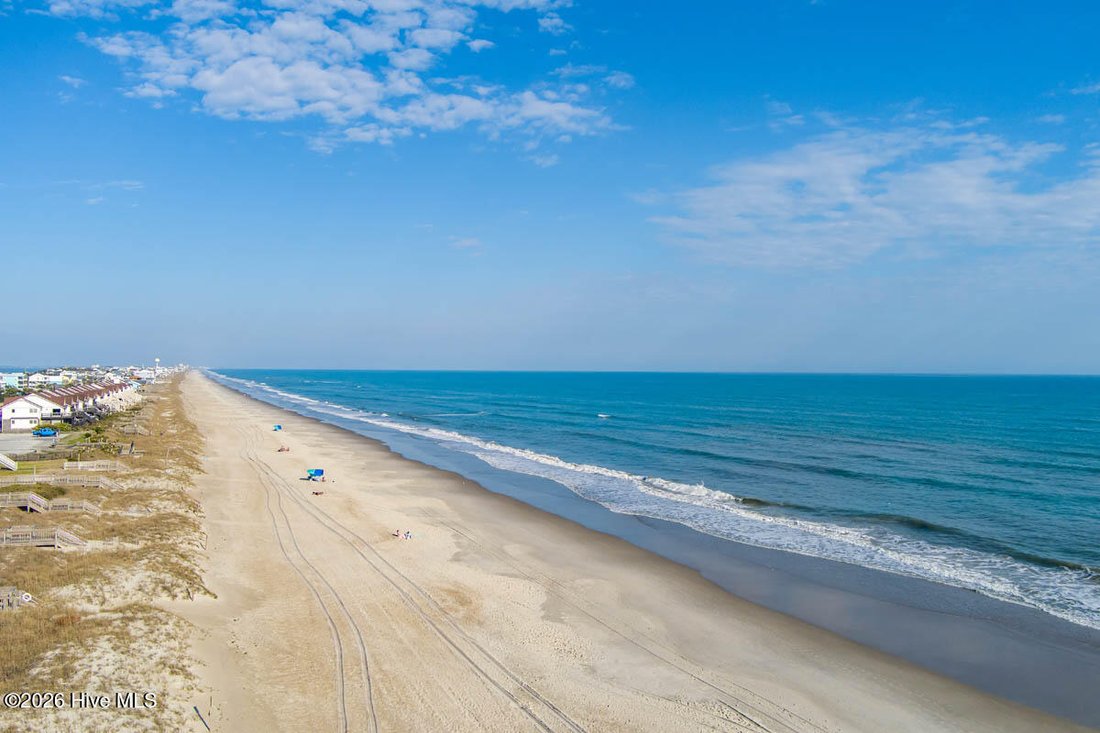 Condo in Emerald Isle, North Carolina, United States 3 - 17413470