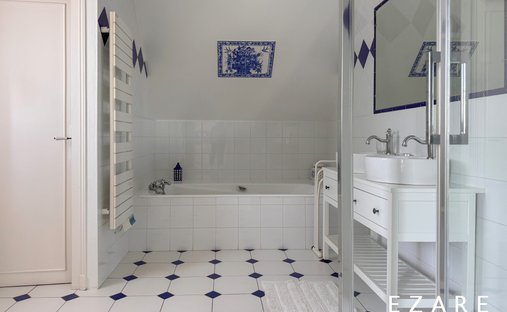 19th Century Château With 4,34 Hectare Wooded Park Swimming Pool Burgundy, Near Beaune