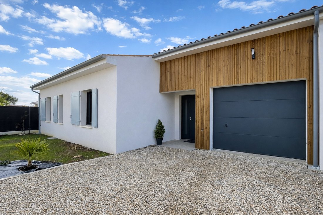 House in Saint-Palais-sur-Mer, Nouvelle-Aquitaine, France 1 - 17416070