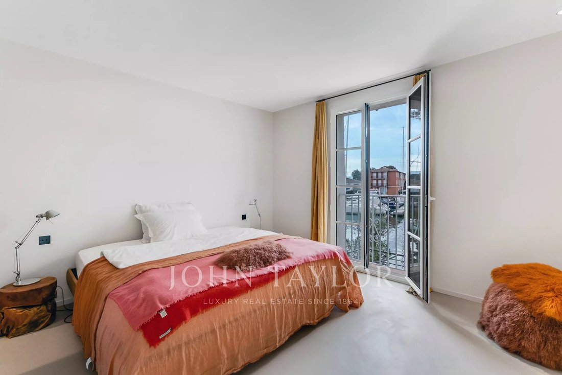 Villa in Port Grimaud, Grimaud, Provence-Alpes-Côte d'Azur 4 - 17408044