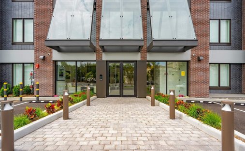 Condo in Great Neck, New York, United States 1