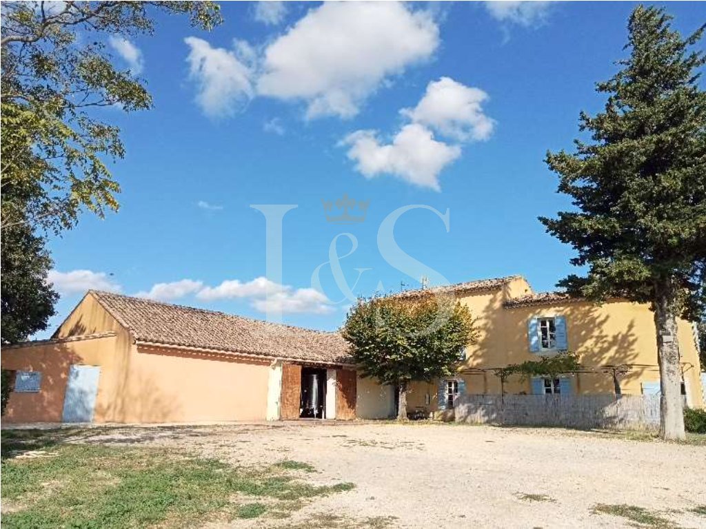 Castle in Cairanne, Provence-Alpes-Côte d'Azur, France 1 - 17418561