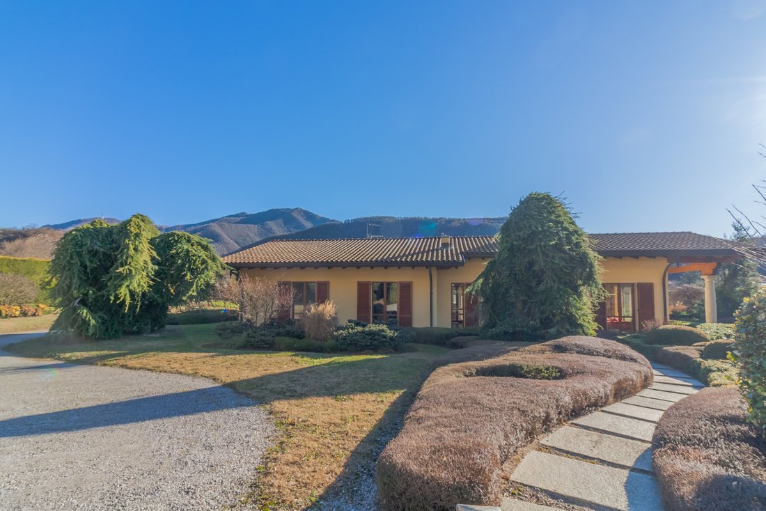 Villa in Caslino d'Erba, Lombardy, Italy 3 - 17412093