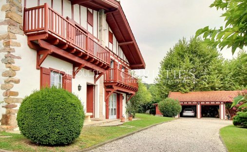 Villa in Ascain, Nouvelle-Aquitaine, France 1