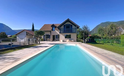 House in Mativière-Le Pit, Voreppe, France 1