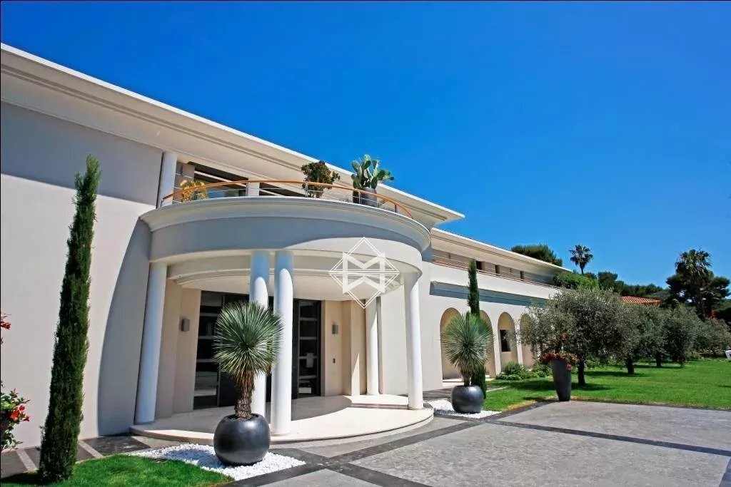 Villa in Saint-Jean-Cap-Ferrat, Provence-Alpes-Côte d'Azur, France 3 - 17408862