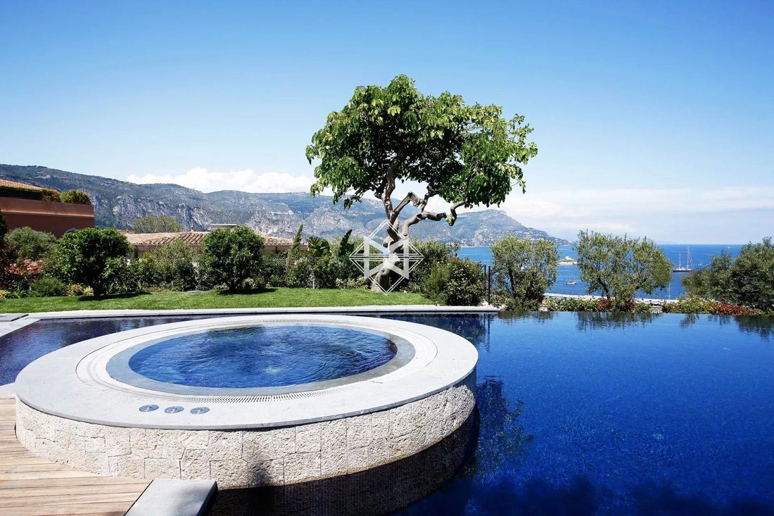 Villa in Saint-Jean-Cap-Ferrat, Provence-Alpes-Côte d'Azur, France 2 - 17408862