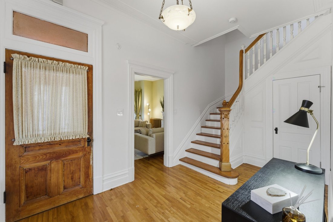 House in Montreal West, Quebec, Canada 4 - 16463657