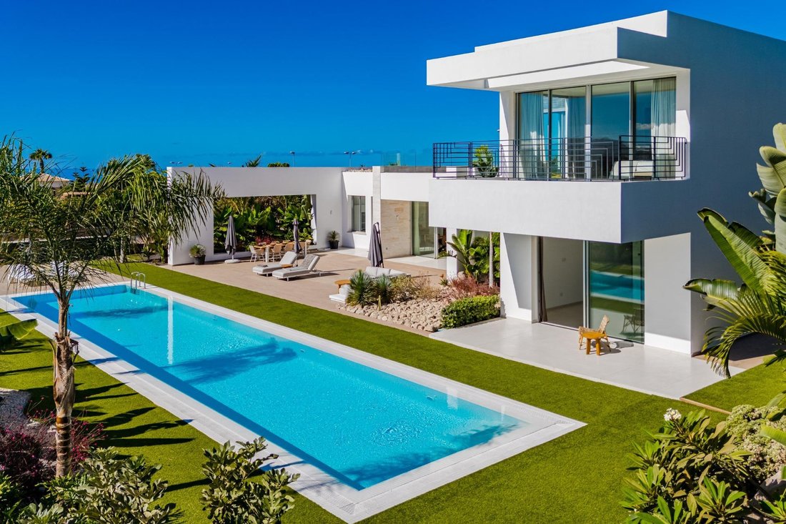 Villa in La Caleta, Adeje, Canary Islands 1 - 15216708