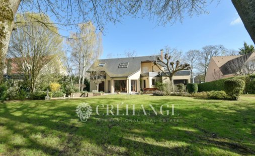 House in Sud, Le Mesnil-le-Roi, France 1