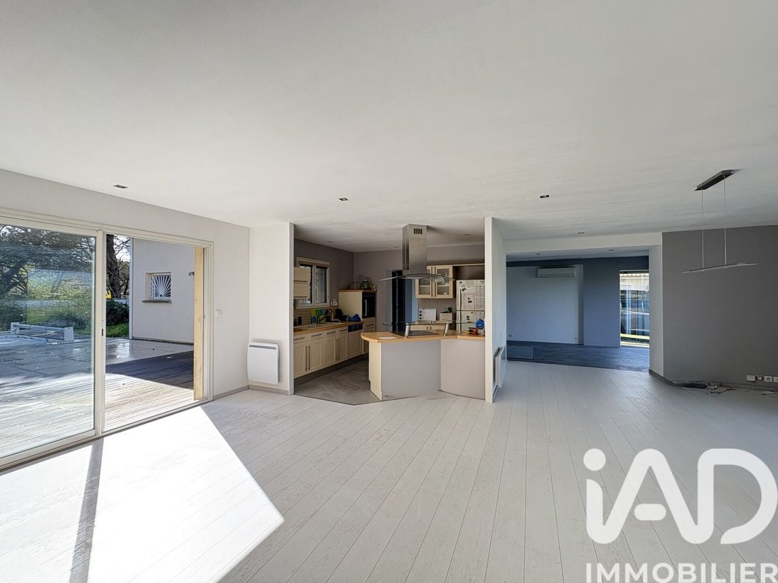 House in Chemin de la Vie, Ambares-et-Lagrave, France 3 - 16869811