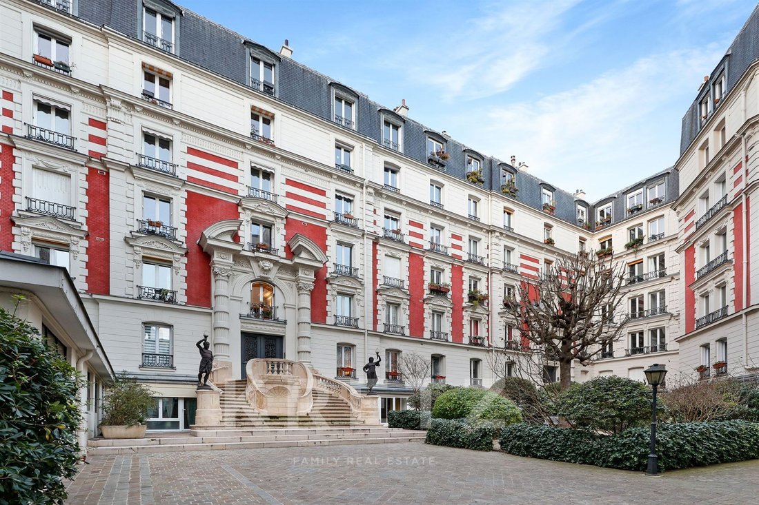 Apartment in Montmartre, Paris 18e Arrondissement, Paris 1 - 17408632