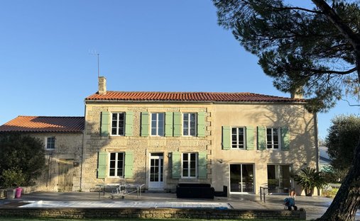 House in Saint-Symphorien, Nouvelle-Aquitaine, France 1