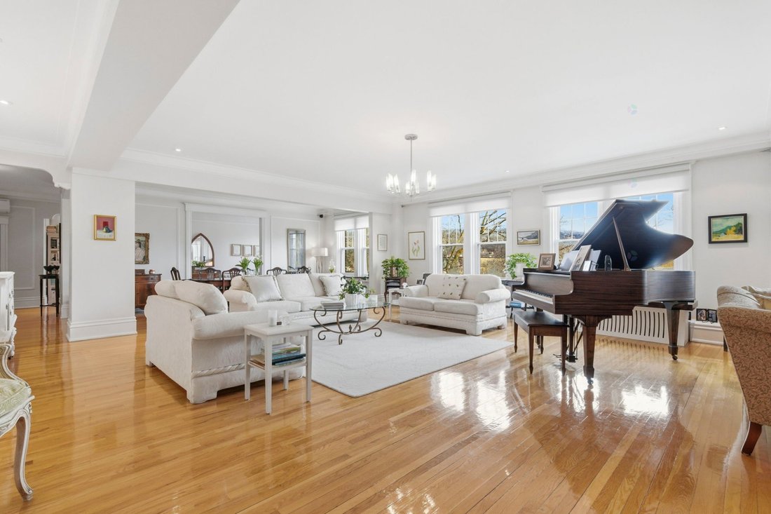 Condo in Westmount, Quebec, Canada 1 - 17417783