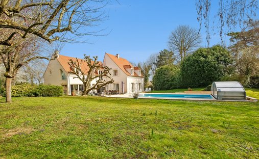 House in Le Plateau, Louveciennes, France 1