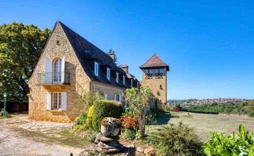 House in Domme, Nouvelle-Aquitaine, France 1