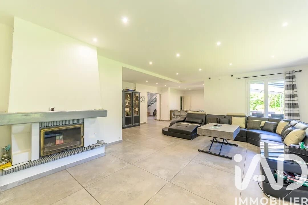 House in La Queue-en-Brie, Ile-de-France, France 1 - 17412113