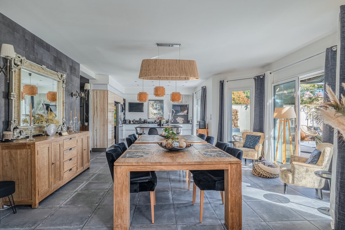 House in Sainte-Foy-lès-Lyon, Auvergne-Rhône-Alpes, France 4 - 17420848