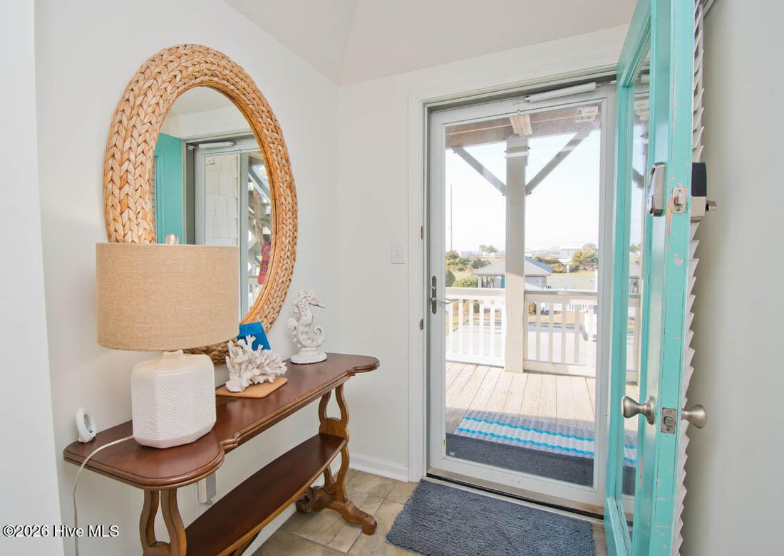 Condo in Emerald Isle, North Carolina, United States 3 - 17413481