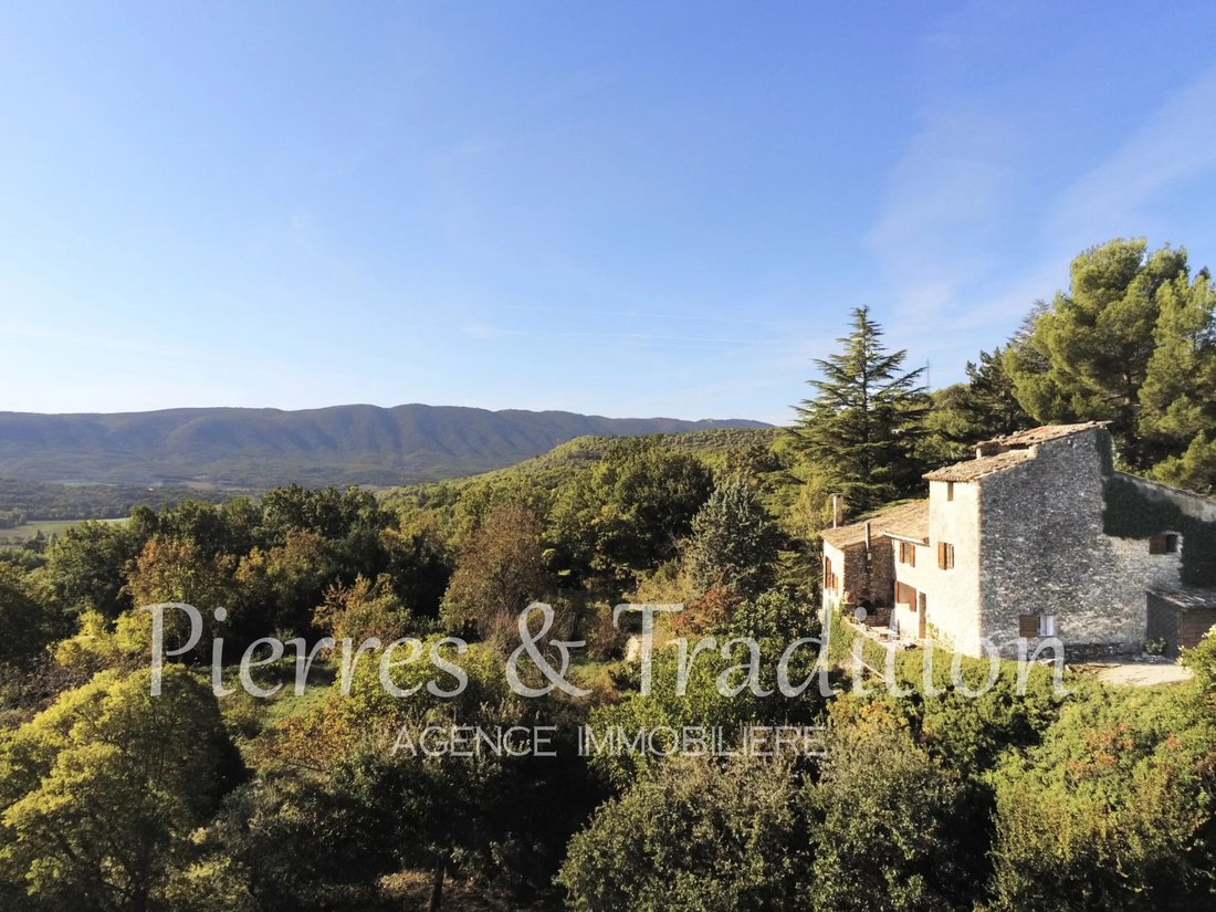 Estate in Viens, Provence-Alpes-Côte d'Azur, France 1 - 17412259