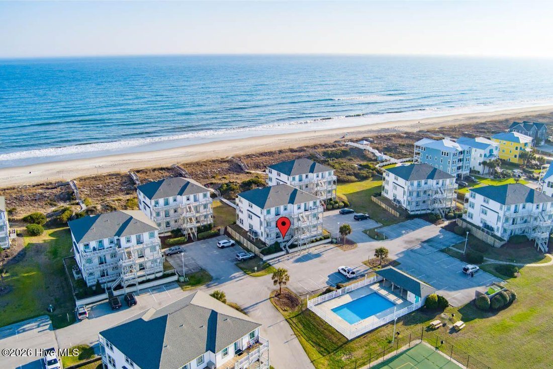 Condo in Emerald Isle, North Carolina, United States 1 - 17413470
