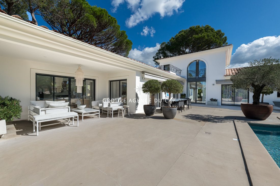 Villa in Le Dramont-Agay-Anthéor-Le Trayas, Saint-Raphaël, France 2 - 17408377