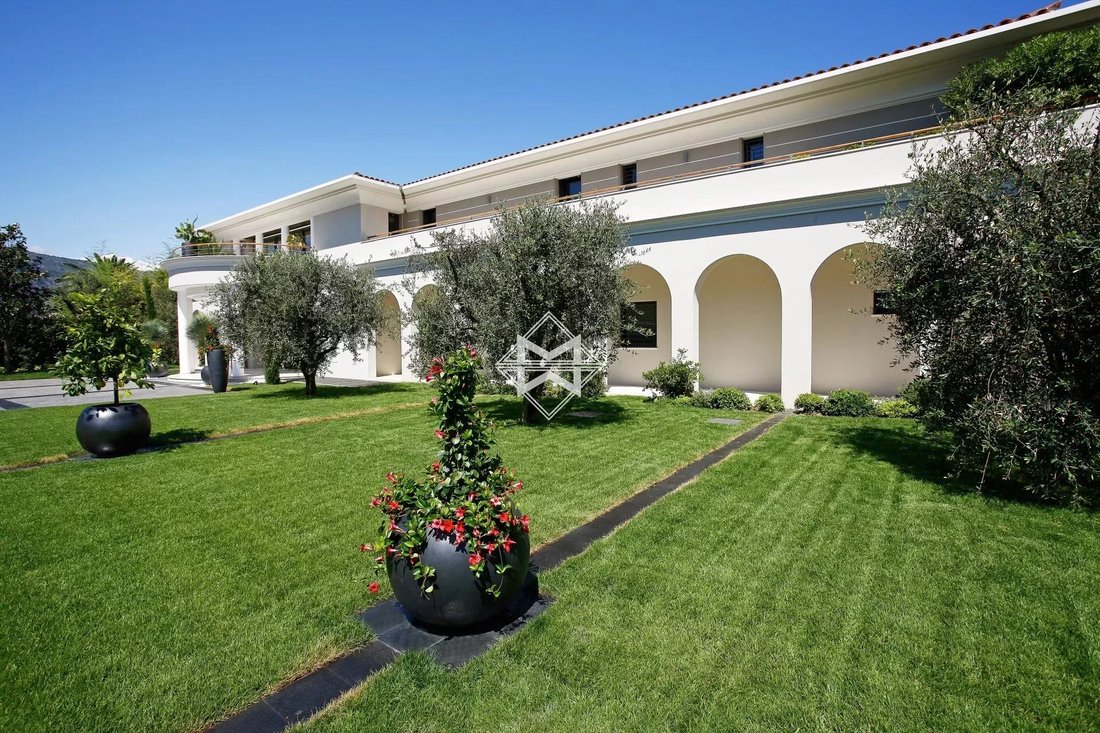 Villa in Saint-Jean-Cap-Ferrat, Provence-Alpes-Côte d'Azur, France 4 - 17408862