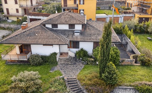 Villa in Sona, Veneto, Italy 1