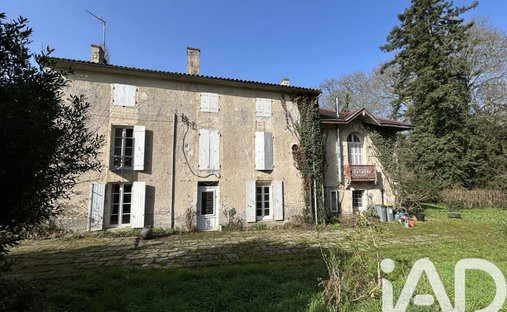 House in Echire, Nouvelle-Aquitaine, France 1