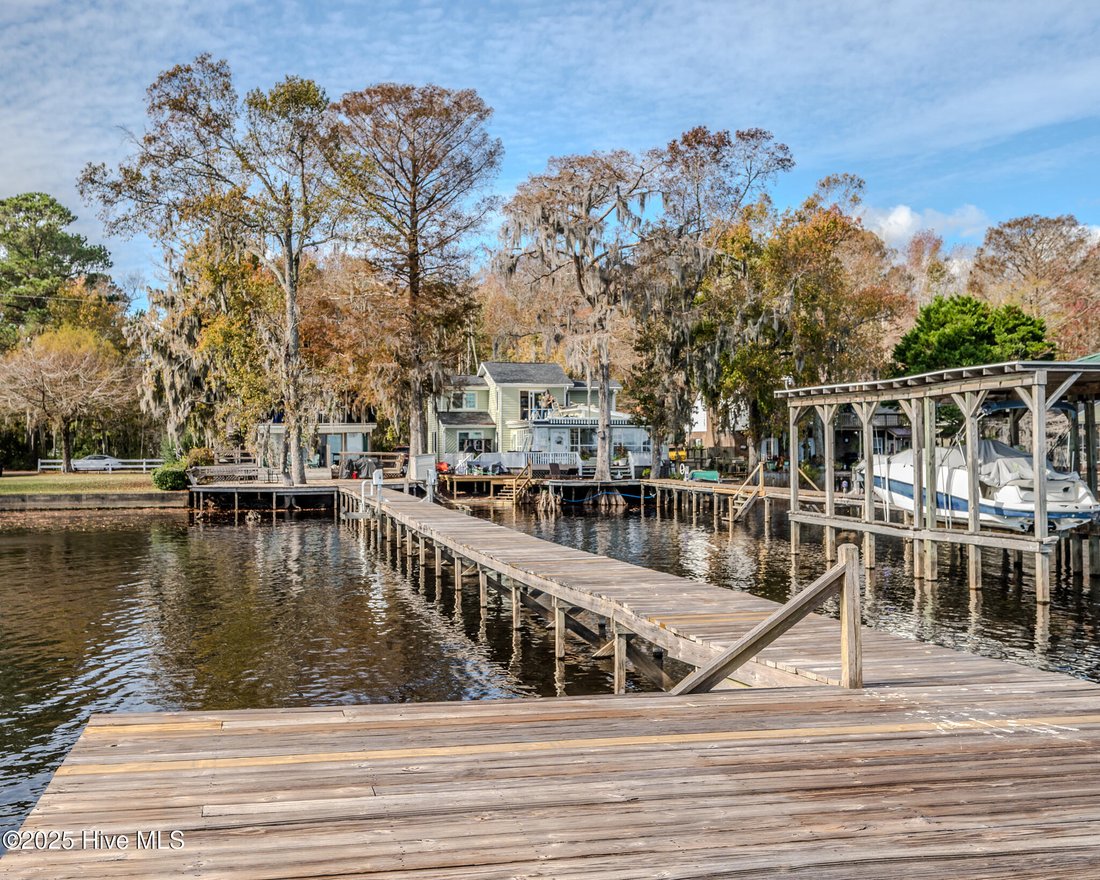 House in Lake Waccamaw, North Carolina, United States 1 - 17409757
