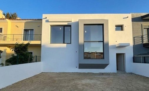 House in Azeitao (Sao Lourenco e Sao Simao), Setubal, Portugal 1