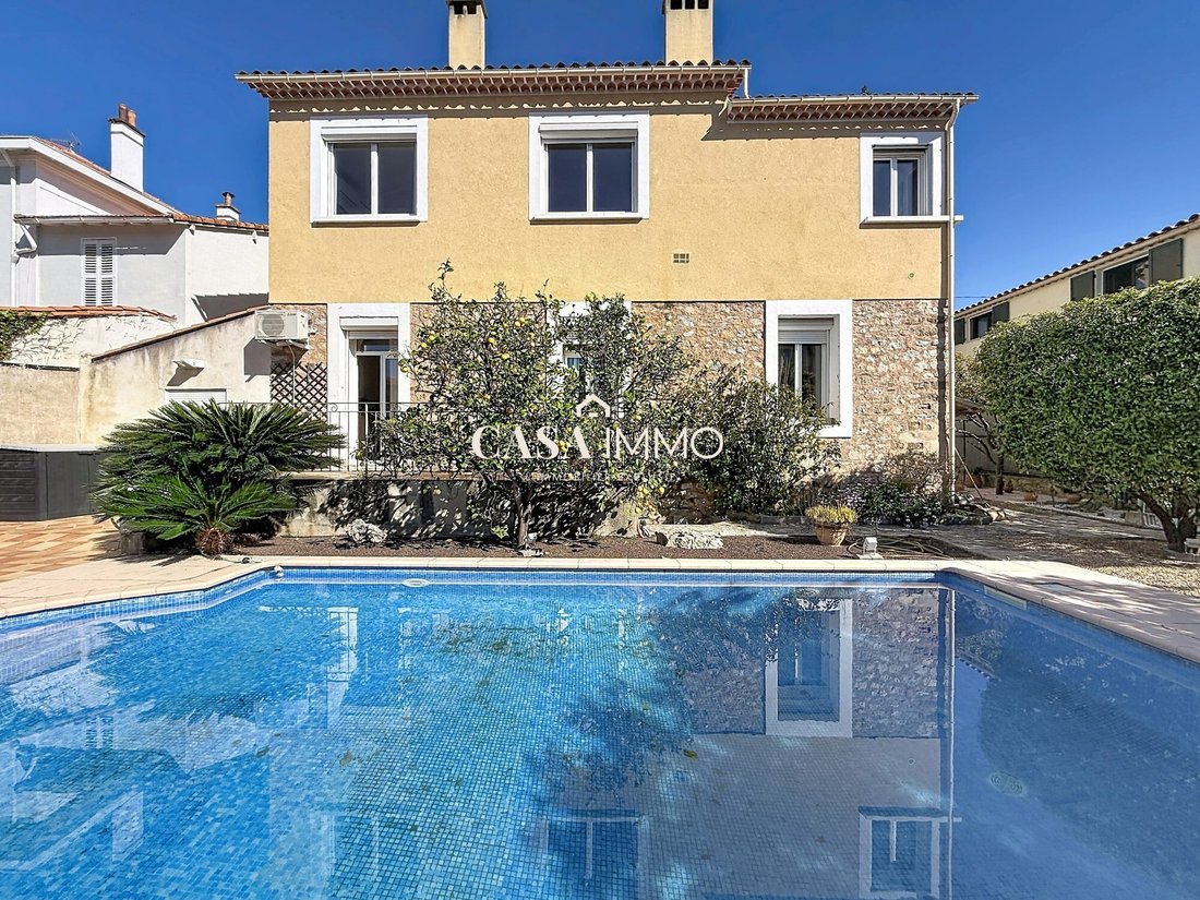 House in Hyeres, Provence-Alpes-Côte d'Azur, France 2 - 17412872