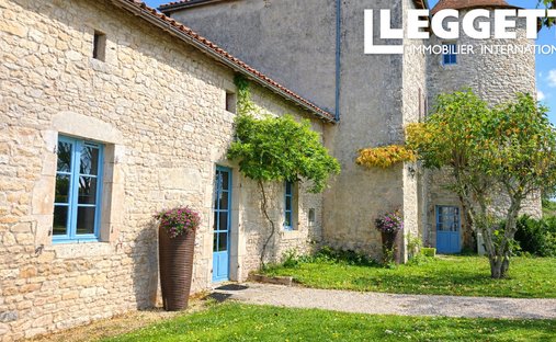Farm Ranch in Vouleme, Nouvelle-Aquitaine, France 1