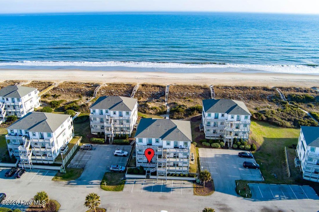 Condo in Emerald Isle, North Carolina, United States 2 - 17413470