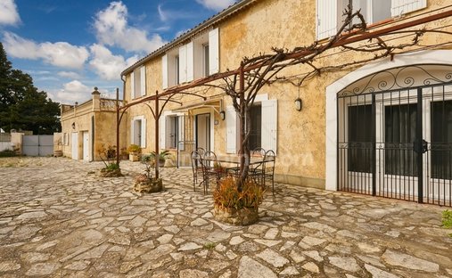 Maison à Orange, Provence-Alpes-Côte d'Azur, France 1