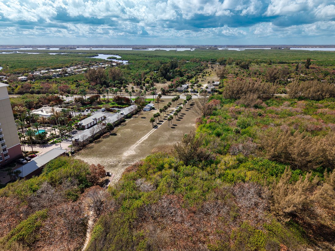 Land in Fort Pierce, Florida, United States 3 - 17421267