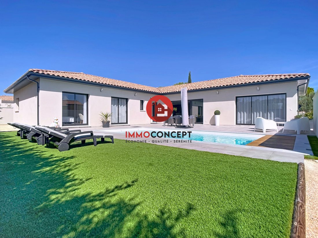 Villa in Pujaut, Occitania, France 1 - 16759569