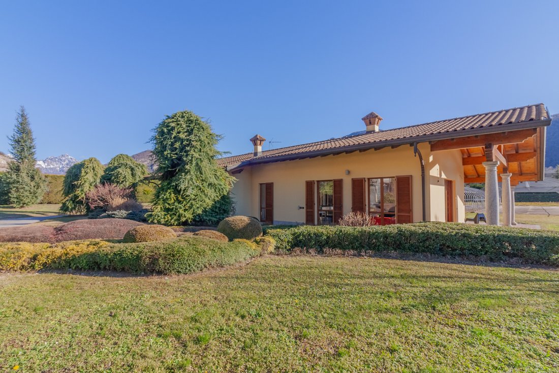 Villa in Caslino d'Erba, Lombardy, Italy 4 - 17412093