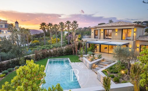 Villa in Ville-Les Saquedes-Le Bouillonnet, Sainte-Maxime, France 1