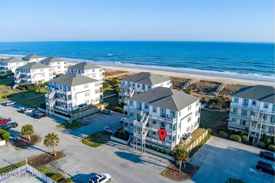 Condo in Emerald Isle, North Carolina, United States 1 - 17413481